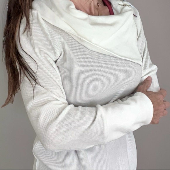 Tommy Hilfiger White Long Sleeve Top size M Zip Cowl Neck Winter Thermal Shirt - Picture 2 of 8